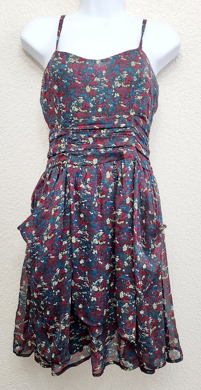 Willow & Clay Gray Red Blue Floral Print Pleated Mini Dress Small Flowy Pockets
